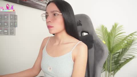 Snapshot of little_eli chatting on May 2026 07:07:01 PM Help me reach 100 likes online show from May 2026 07:07:01 PM