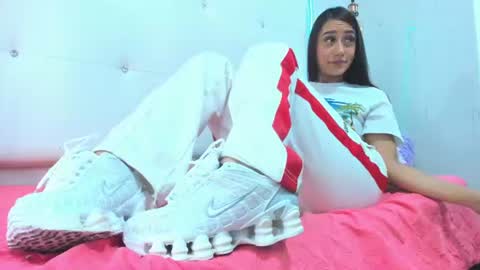 Snapshot of little_jenni chatting on July 2026 01:25:01 PM online show from July 2026 01:25:01 PM