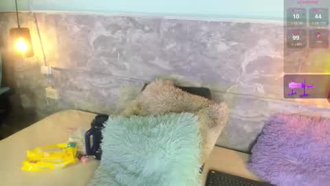 Lili online show from March 2026 09:17:01 PM