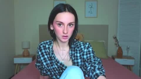 little_mollee online show from October 2025 02:38:02 PM