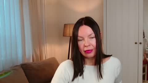 Nicole online show from December 2025 01:15:01 PM