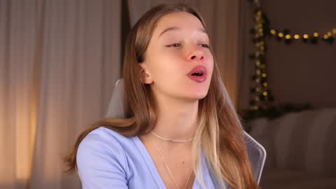 Snapshot of little_poetry chatting on October 2025 03:12:01 PM Kiki online show from October 2025 03:12:01 PM