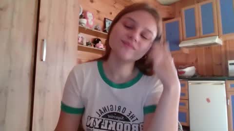 little_shygirl_ online show from September 2025 05:39:02 AM