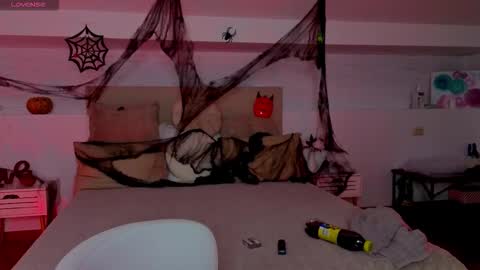 little_siin online show from November 2025 07:43:02 AM