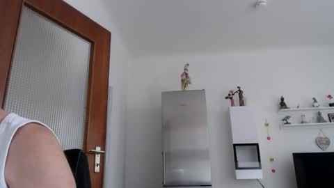 little_sow online show from April 2026 02:24:01 PM