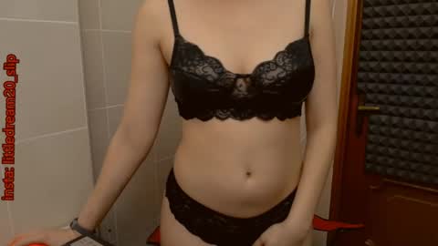 Snapshot of littledream20 chatting on January 2025 04:30:02 AM LittleDream20 online show from January 2025 04:30:02 AM