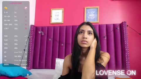 Snapshot of littlee_emilyy_ chatting on December 2024 12:56:02 PM Emily  online show from December 2024 12:56:02 PM