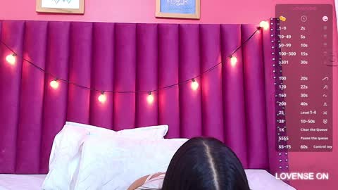 Snapshot of littlee_emilyy_ chatting on January 2025 05:54:02 AM Emily  online show from January 2025 05:54:02 AM