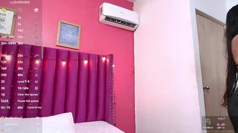 Snapshot of littlee_emilyy_ chatting on February 2025 03:07:02 AM Emily  online show from February 2025 03:07:02 AM