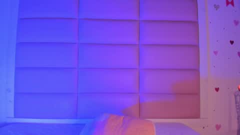 littlee_emma_ online show from October 2025 12:22:02 AM