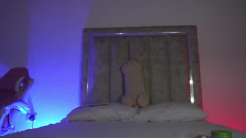 Snapshot of littlee_emma_ chatting on June 2026 12:26:02 AM littlee_emma_ online show from June 2026 12:26:02 AM