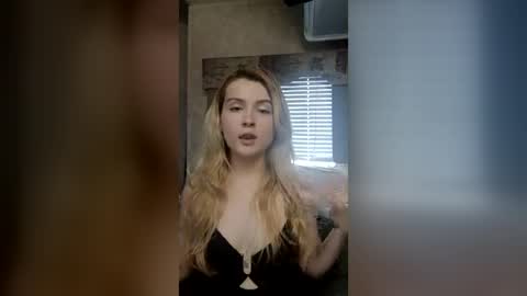 littlefoot2002 online show from June 2026 10:52:01 PM