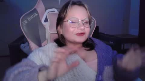 Snapshot of littlehera chatting on October 2025 05:53:01 PM Esfir online show from October 2025 05:53:01 PM