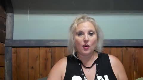 lisanixs online show from September 2025 09:58:01 PM