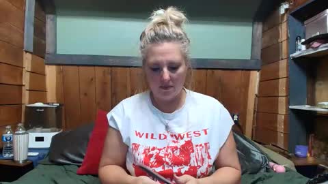 Snapshot of littlelisa1 chatting on April 2026 01:12:01 AM lisanixs online show from April 2026 01:12:01 AM