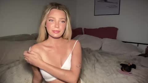 Snapshot of littlemaryjane19 chatting on December 2024 11:53:01 PM Marciabrady online show from December 2024 11:53:01 PM