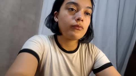 Snapshot of littlemelii chatting on September 2025 04:03:01 AM Melia online show from September 2025 04:03:01 AM