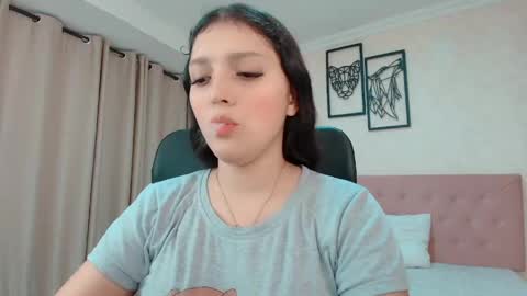 Snapshot of littlemolly_pregnant chatting on May 2026 01:14:01 AM Sarahs Room online show from May 2026 01:14:01 AM