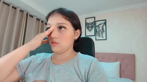 Snapshot of littlemolly_pregnant chatting on July 2026 12:02:02 AM Sarahs Room online show from July 2026 12:02:02 AM