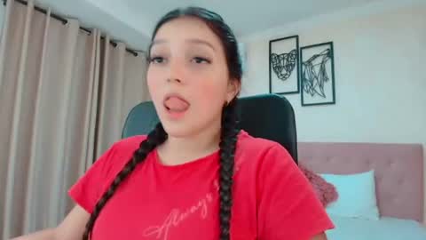 Snapshot of littlemolly_pregnant chatting on August 2026 09:46:01 PM Sarahs Room online show from August 2026 09:46:01 PM