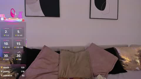 Snapshot of littlesoffi_gh chatting on March 2025 02:40:02 PM online show from March 2025 02:40:02 PM