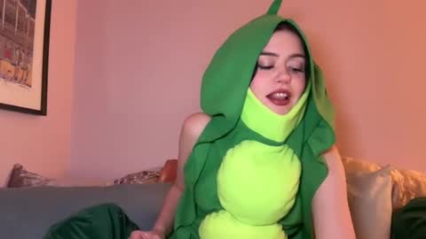 Snapshot of littlesugarpea chatting on January 2025 12:09:02 AM Little Sugar Pea online show from January 2025 12:09:02 AM