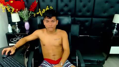 littletommy01 online show from February 2025 06:11:02 AM