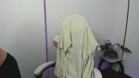 Snapshot of liv_rosse chatting on July 2026 02:14:01 AM Katalina Novoa. online show from July 2026 02:14:01 AM