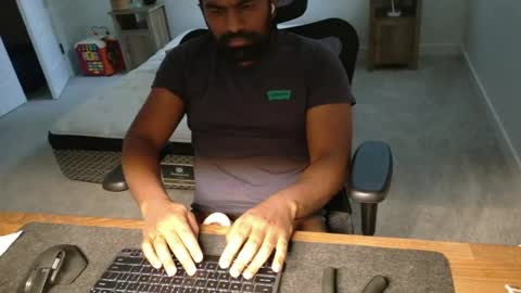 livetribber online show from June 2026 01:02:01 PM