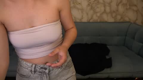 liviashy online show from April 2026 07:58:01 PM