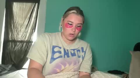 Snapshot of livvymack chatting on October 2025 01:45:02 PM Livvy online show from October 2025 01:45:02 PM