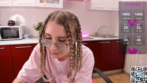 Snapshot of livyybosom chatting on November 2025 06:40:01 PM My name is Livy Nice to meet you Thumbs up please its important online show from November 2025 06:40:01 PM