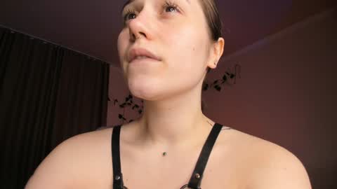 Snapshot of lixie_twenties chatting on January 2025 12:31:02 AM Lixie online show from January 2025 12:31:02 AM