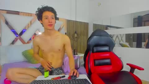 Snapshot of lizanddante chatting on February 2025 10:43:01 PM Liz and Dante online show from February 2025 10:43:01 PM