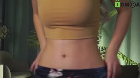 Snapshot of lizbethcoll chatting on December 2024 08:25:02 PM Sunnheart online show from December 2024 08:25:02 PM