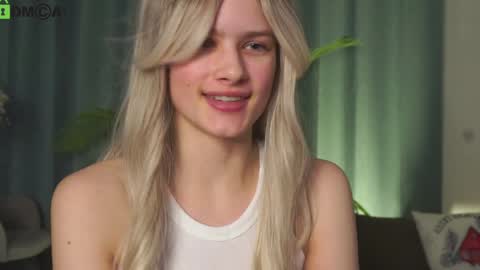 Snapshot of lizbethcoll chatting on January 2025 05:45:02 PM Sunnheart online show from January 2025 05:45:02 PM