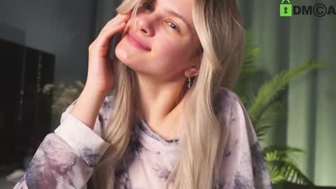 Snapshot of lizbethcoll chatting on January 2025 07:20:02 PM Sunnheart online show from January 2025 07:20:02 PM