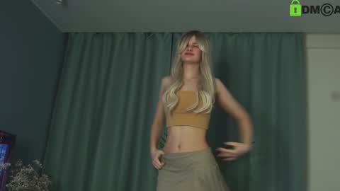 Snapshot of lizbethcoll chatting on January 2025 04:21:01 PM Sunnheart online show from January 2025 04:21:01 PM