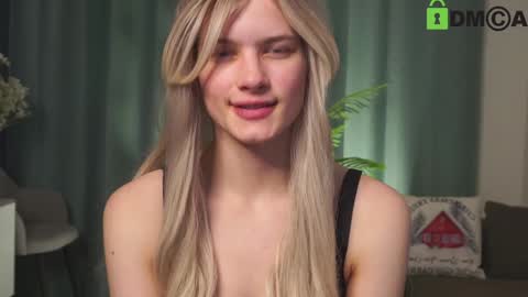 Snapshot of lizbethcoll chatting on February 2025 08:26:02 PM Sunnheart online show from February 2025 08:26:02 PM