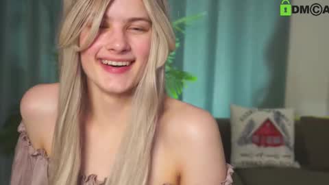 Snapshot of lizbethcoll chatting on February 2025 10:30:01 PM Sunnheart online show from February 2025 10:30:01 PM