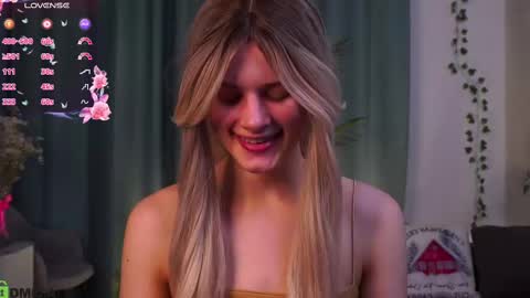 Snapshot of lizbethcoll chatting on March 2025 04:56:02 PM Sunnheart online show from March 2025 04:56:02 PM