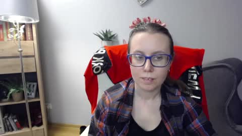 Lizzy online show from April 2026 06:19:01 AM