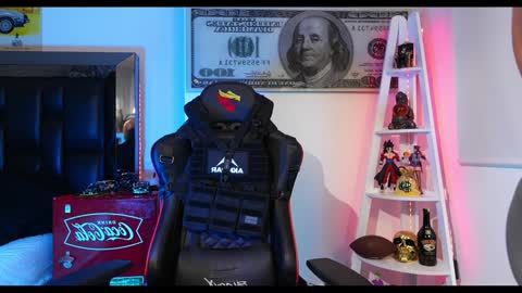 logan_hugh8 online show from December 2024 02:13:02 PM