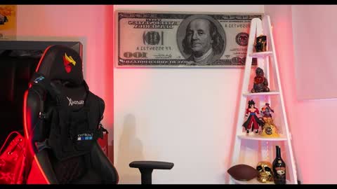 logan_hugh8 online show from December 2024 01:28:02 PM