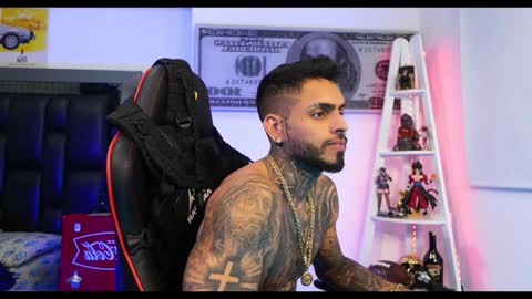 logan_hugh8 online show from January 2025 11:38:02 AM