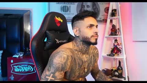 logan_hugh8 online show from February 2025 09:45:02 AM