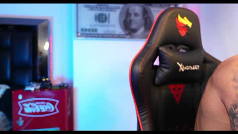 logan_hugh8 online show from February 2025 10:52:01 AM