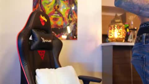 logan_hugh8 online show from October 2025 01:34:01 AM