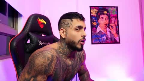 logan_hugh8 online show from October 2025 01:06:01 AM