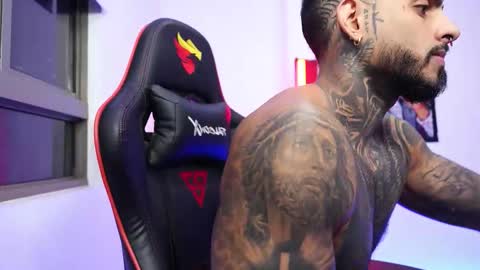 logan_hugh8 online show from October 2025 01:53:02 AM